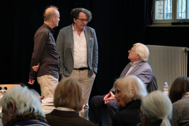 RECORD DATE NOT STATED Wolfgang Ullrich, Lambert Wiesing, Bazon Brock in Bazon Brocks Denkerei im Hoftheater Kreuzberg e.V. Naunynstraße 63, Berlin-Kreuzberg, 7.9.2026 Wirkung erniedrigt die Werke. Summa der Überlegungen vom Verhältnis von Wirkung und Werk; warum wir alle Autoren zitieren, deren Werke wir gar nicht kennen. mit Brock, Lambert Wiesing und Wolfgang Ullrich