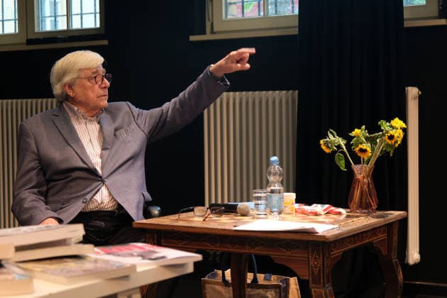 RECORD DATE NOT STATED Bazon Brock, Denkerei im Hoftheater Kreuzberg e.V. Naunynstraße 63, Berlin-Kreuzberg, 7.9.2026 zum Thema: Wirkung erniedrigt die Werke. Summa der Überlegungen vom Verhältnis von Wirkung und Werk; warum wir alle Autoren zitieren, deren Werke wir gar nicht kennen. mit Brock, Lambert Wiesing und Wolfgang Ullrich