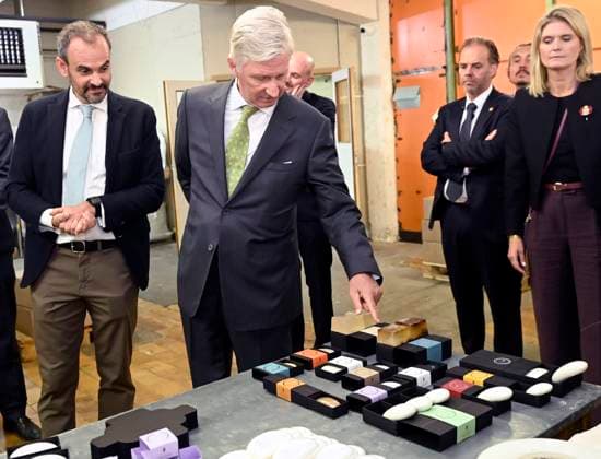King Philippe is visiting Savonneries Bruxelloises BRUSSELS, BELGIUM - SEPTEMBER 23 : King Philippe is visiting Savonneries Bruxelloises in Laeken, which is celebrating its 100th anniversary this year. Founded in 1926 and a Royal Warrant holder since 2016, Savonneries Bruxelloises still manufactures its soaps in its original building, using traditional methods. Today, they export part of their production to no fewer than 27 countries on September 23, 2026 in Brussels, Belgium, 23 09 2026 Brussels Belgium  Copyright: xDidierxLebrunx