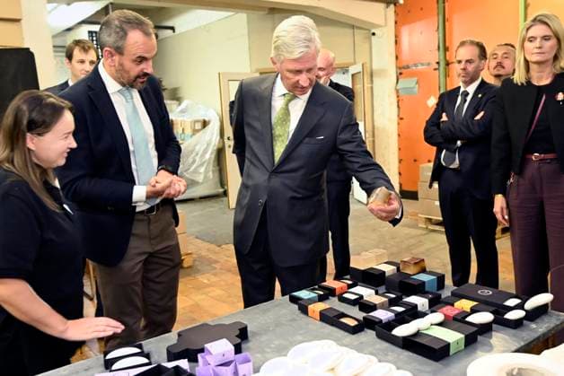 King Philippe is visiting Savonneries Bruxelloises BRUSSELS, BELGIUM - SEPTEMBER 23 : King Philippe is visiting Savonneries Bruxelloises in Laeken, which is celebrating its 100th anniversary this year. Founded in 1926 and a Royal Warrant holder since 2016, Savonneries Bruxelloises still manufactures its soaps in its original building, using traditional methods. Today, they export part of their production to no fewer than 27 countries on September 23, 2026 in Brussels, Belgium, 23 09 2026 Brussels Belgium  Copyright: xDidierxLebrunx