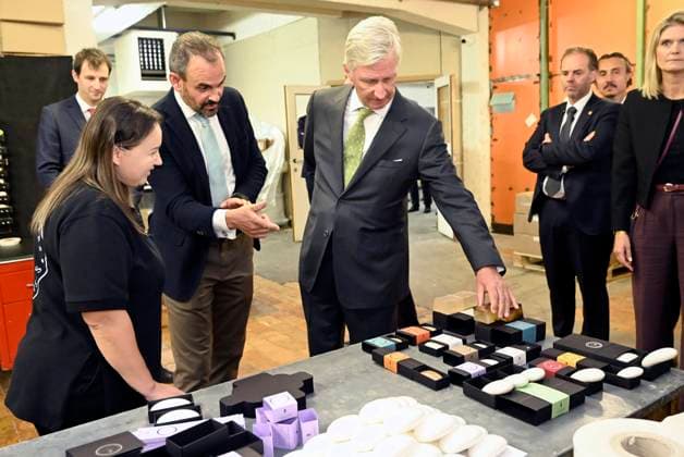King Philippe is visiting Savonneries Bruxelloises BRUSSELS, BELGIUM - SEPTEMBER 23 : King Philippe is visiting Savonneries Bruxelloises in Laeken, which is celebrating its 100th anniversary this year. Founded in 1926 and a Royal Warrant holder since 2016, Savonneries Bruxelloises still manufactures its soaps in its original building, using traditional methods. Today, they export part of their production to no fewer than 27 countries on September 23, 2026 in Brussels, Belgium, 23 09 2026 Brussels Belgium  Copyright: xDidierxLebrunx