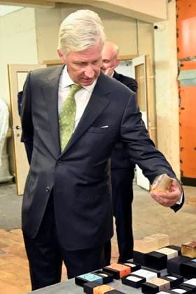 King Philippe is visiting Savonneries Bruxelloises BRUSSELS, BELGIUM - SEPTEMBER 23 : King Philippe is visiting Savonneries Bruxelloises in Laeken, which is celebrating its 100th anniversary this year. Founded in 1926 and a Royal Warrant holder since 2016, Savonneries Bruxelloises still manufactures its soaps in its original building, using traditional methods. Today, they export part of their production to no fewer than 27 countries on September 23, 2026 in Brussels, Belgium, 23 09 2026 Brussels Belgium  Copyright: xDidierxLebrunx