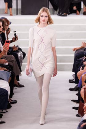 IPA88869527 - Milan, Milan Women™s Fashion Week Spring Summer 2027 - Women™s Fashion, Spring Summer 2027 - Jil Sander fashion show - pictured on the runway: Model.  Copyright: xCinziaxCamelax xx IPA88869527