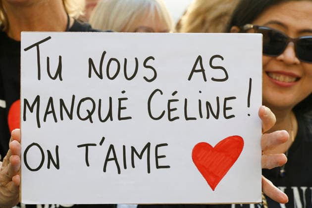 Celine Dion comes out to greet and thank her many fans waiting for her outside the Royal Monceau Hotel in Paris on September 23, 2026. Christophe Aubert, Bestimage. Céline Dion comes out to greet and thank the many fans waiting for her outside the Royal Monceau Hotel in Paris on September 23, 2026 Paris, France  Copyright: xChristophexAubertx xBestimagexChristophexAubertx xBestimagex