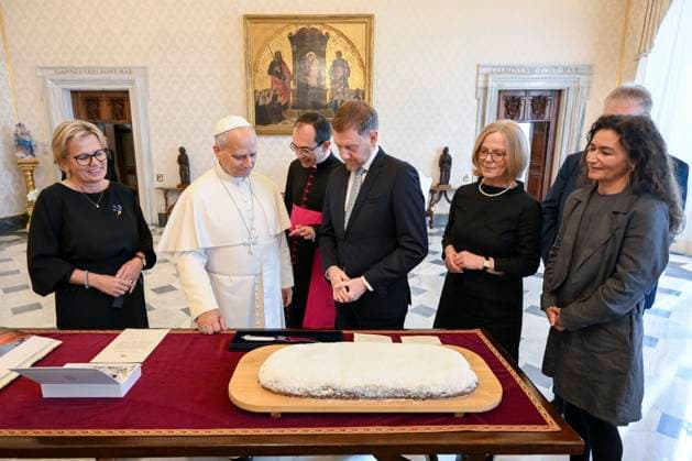 IPA88869817 - Italy, Rome, Vatican, September 23, 2026: Pope Leo XIV receives His Excellency Mr. Michael Kretschmer, Minister-President of the State of Saxony, in a private audience at the Vatican. Photograph by VATICAN MEDIA Catholic Press Photo  Copyright: xVATICANxMEDIA xCatholicxPressxPhotox xx IPA88869817