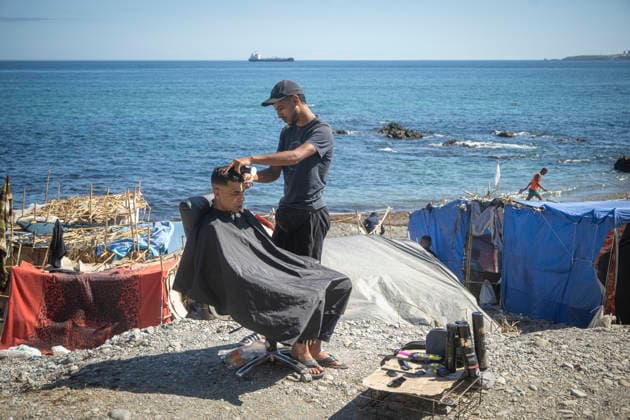 Police Once Again Break Up the Illegal Market at Trampolín Beach After Street Vending Resumes A migrant cuts another migrant’s hair at Trampolín Beach on September 23, 2026, in Ceuta, Spain. National and local police have once again been deployed to Trampolín Beach in a second operation against street vending. The migrants set up an illegal market again after authorities arrived that night to ask them to take down their stalls. SEPTEMBER 23, 2026 Ceuta, Ceuta, Spain  Copyright: xMarcosxMorenox 7794216
