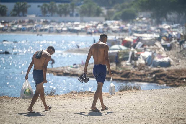 Police Once Again Break Up the Illegal Market at Trampolín Beach After Street Vending Resumes Several migrants at Trampolín Beach on September 23, 2026, in Ceuta, Spain. National and local police have once again been deployed to Trampolín Beach in a second operation against street vending. The migrants set up an illegal market again after authorities arrived at night to ask them to take down their stalls. SEPTEMBER 23, 2026 Ceuta, Spain  Copyright: xMarcosxMorenox 7794225