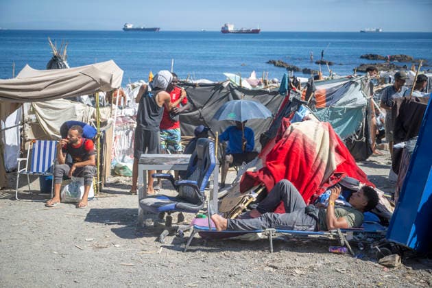 Police Once Again Break Up the Illegal Market at Trampolín Beach After Street Vending Resumes Several migrants at Trampolín Beach, on September 23, 2026, in Ceuta, Spain. National and local police have once again been deployed to Trampolín Beach in a second operation against street vending. The migrants set up an illegal market again after authorities arrived overnight to demand that they take down their stalls. SEPTEMBER 23, 2026 Ceuta, Ceuta, Spain  Copyright: xMarcosxMorenox 7794230