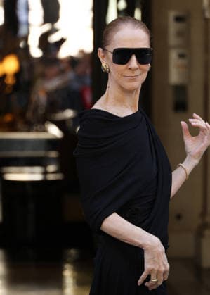 Celine Dion comes out to greet and thank her many fans waiting for her outside the Royal Monceau Hotel in Paris on September 23, 2026. Denis Guignebourg, Bestimage. Céline Dion comes out to greet and thank the many fans waiting for her outside the Royal Monceau Hotel in Paris on September 23, 2026, Paris, France  Copyright: xDenisxGuignebourgx xBestimagexDenisxGuignebourgx xBestimagex