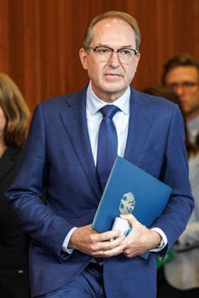 Statement Bundesinnenminister Dobrindt Pressekonferenz zum Aktionsplan Sozialleistungsmissbrauch mit Bundesinnenminister Alexander Dobrindt und Staatssekretärin Leonie Gebers (SPD) am 23.09.2026 in Berlin. Berlin Berlin Deutschland Bundes Innenministerium