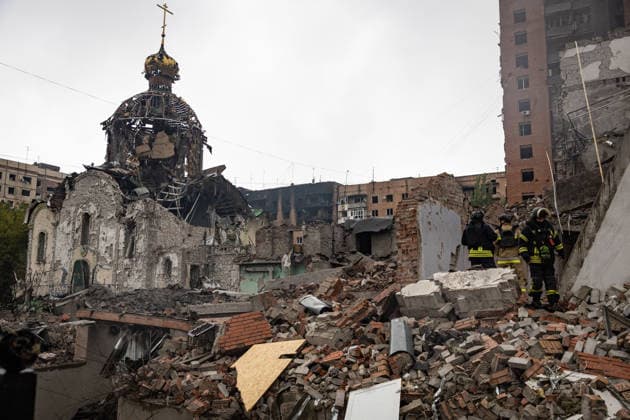Aftermath of Russian attack on Ukraine s Kramatorsk KRAMATORSK, UKRAINE - SEPTEMBER 23: Firefighters operate in a devastated area with a destroyed Orthodox church and a burning building following a Russian airstrike in Kramatorsk, Ukraine, on September 23, 2026. Francisco Richart Anadolu Kramatorsk Ukraine. Editorial use only. Please get in touch for any other usage.  Copyright: x2026xAnadoluxFranciscoxRichartx