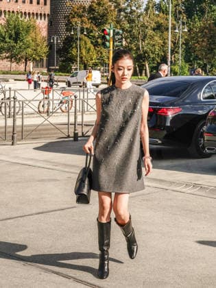 IPA88870871 - Milan, Milan Women s Fashion Week Spring Summer 2027 - Women s Fashion, Spring Summer 2027 - JIL SANDER fashion show - arrivals - pictured: guest  Copyright: xEmanuelexRobertoxDexCarlix xx IPA88870871