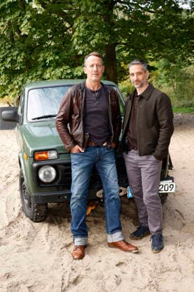 Wotan Wilke Möhring und Denis Moschitto beim Fototermin am Set des ARD-Krimis Tatort - Schwere See am Falkensteiner Ufer. Hamburg, 23.09.2026