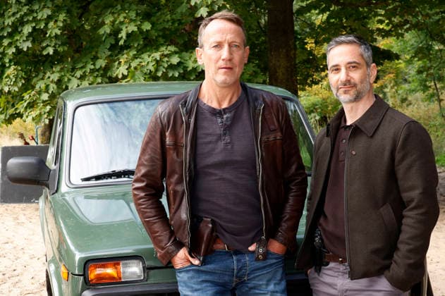 Wotan Wilke Möhring und Denis Moschitto beim Fototermin am Set des ARD-Krimis Tatort - Schwere See am Falkensteiner Ufer. Hamburg, 23.09.2026