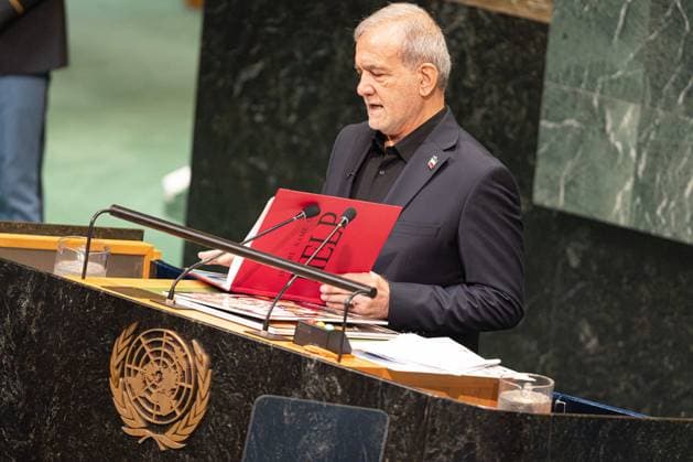 September 23, 2026, New York City, USA: Iranian President Masoud Pezeshkian holds up a photo album titled In the Name of Peace containing photographs during his address on the second day of the General Debate of the 81st session of the United Nations General Assembly at the UN Headquarters in New York City. New York City USA  - ZUMAl194 20260923_zip_l194_024 Copyright: xMarekxLadzinskix