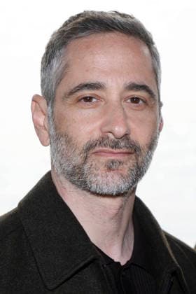 Denis Moschitto beim Fototermin am Set des ARD-Krimis Tatort - Schwere See am Falkensteiner Ufer. Hamburg, 23.09.2026
