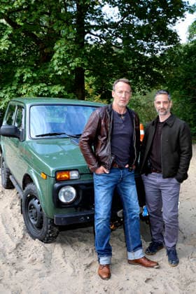Wotan Wilke Möhring und Denis Moschitto beim Fototermin am Set des ARD-Krimis Tatort - Schwere See am Falkensteiner Ufer. Hamburg, 23.09.2026