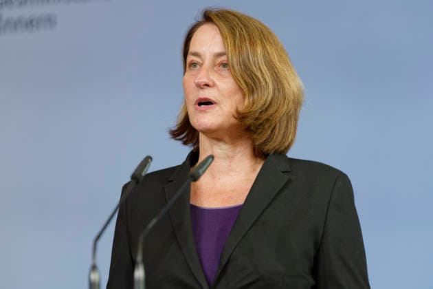 10-Punkte-Plan gegen Sozialbetrug 2026-09-23 Deutschland, Berlin Leonie Gebers (SPD), Staatssekretärin im Bundesminsterium für Arbeit und Soziales, und der Bundesinnenminister erläutern vor der Presse den vom Kabinett beschlossenen 10-Punkte-Plan der Bundesregierung gegen Sozialbetrug.