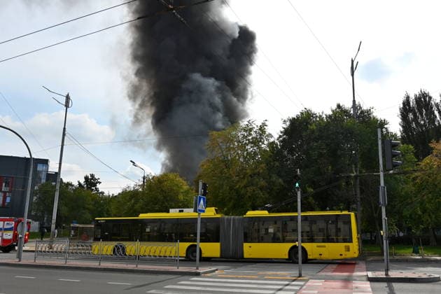Russian Drone Strike In Kyiv A trolleybus is seen against the backdrop of smoke rising from an office building following Russian drone strikes during Russia s attack on Ukraine in Kyiv, Ukraine, on September 23, 2026. KYIV Ukraine  Copyright: xOleksandrxGusevx originalFilename: gusev-russiand260923_npECj.jpg