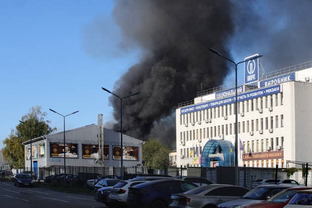 Post office on fire in Kyiv region due to Russian attack A thick column of black smoke rises above a cargo department of the Nova Poshta company that caught fire following a Russian drone attack in Vyshneve, Kyiv region, Ukraine, on September 23, 2026. Vyshneve Kyiv region Ukraine  Copyright: xVolodymyrxTarasovx originalFilename: ukrinform-postoffi260923_np3zo.jpg
