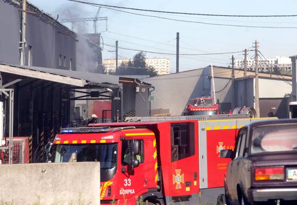 Post office on fire in Kyiv region due to Russian attack Fire engines are involved in a firefighting effort at a cargo department of the Nova Poshta company that caught fire due to a Russian drone attack in Vyshneve, Kyiv region, Ukraine, on September 23, 2026. Vyshneve Kyiv region Ukraine  Copyright: xVolodymyrxTarasovx originalFilename: ukrinform-postoffi260923_np5QN.jpg