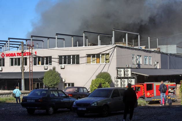 Post office on fire in Kyiv region due to Russian attack A thick column of black smoke rises above a cargo department of the Nova Poshta company that caught fire following a Russian drone attack in Vyshneve, Kyiv region, Ukraine, on September 23, 2026. Vyshneve Kyiv region Ukraine  Copyright: xVolodymyrxTarasovx originalFilename: ukrinform-postoffi260923_npHWf.jpg