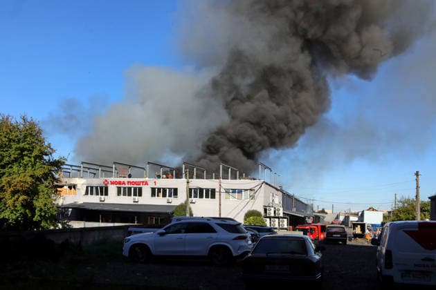Post office on fire in Kyiv region due to Russian attack A thick column of black smoke rises above a cargo department of the Nova Poshta company that caught fire following a Russian drone attack in Vyshneve, Kyiv region, Ukraine, on September 23, 2026. Vyshneve Kyiv region Ukraine  Copyright: xVolodymyrxTarasovx originalFilename: ukrinform-postoffi260923_npvc6.jpg