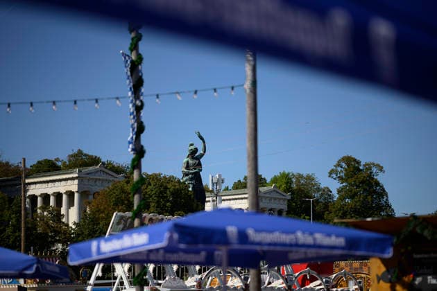 Bavaria und Ruhmeshalle fotografiert von der Oidn Wiesn auf dem Oktoberfest Wiesn, München 23.09.2026