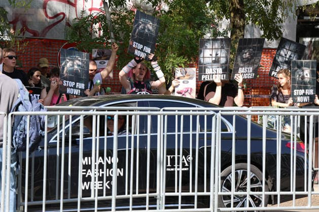 September 23, 2026, Milan, Lombardy, Italy: People for the Ethical Treatment of Animals (PETA) protests against the use of animal skins in the fashion industry in front of the location where the Fendi fashion show will take place during Milan Fashion Week, 23 09 2026 Milan Italy  - ZUMAa289 20260923_zia_a289_290 Copyright: xPierrexTeyssotx xAgfx