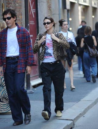 RECORD DATE NOT STATED IPA88876782 - Milan—photo by Mimmo Carriero—Supermodel Vittoria Ceretti, Leonardo DiCaprio’s girlfriend, strolls through the streets of downtown with two friends  Copyright: xx xx IPA88876782