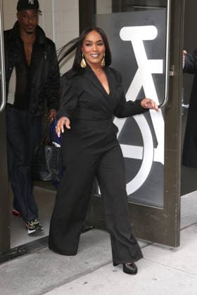 September 23, 2026, New York, New York, USA: Angela Bassett at ABC Studios in New York City for Ã¢â‚¬ËœThe ViewÃ¢ New York USA  - ZUMAh16_ 20260923_zaf_h16_024 Copyright: xDanxHerrickx