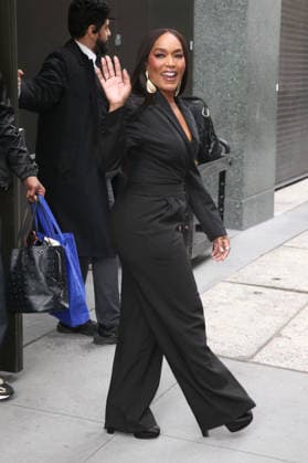 September 23, 2026, New York, New York, USA: Angela Bassett at ABC Studios in New York City for Ã¢â‚¬ËœThe ViewÃ¢ New York USA - ZUMAh16_ 20260923_zaf_h16_033 Copyright: xDanxHerrickx