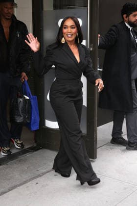 September 23, 2026, New York, New York, USA: Angela Bassett at ABC Studios in New York City for Ã¢â‚¬ËœThe ViewÃ¢ New York USA - ZUMAh16_ 20260923_zaf_h16_028 Copyright: xDanxHerrickx