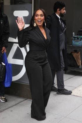 September 23, 2026, New York, New York, USA: Angela Bassett at ABC Studios in New York City for Ã¢â‚¬ËœThe ViewÃ¢ New York USA - ZUMAh16_ 20260923_zaf_h16_031 Copyright: xDanxHerrickx