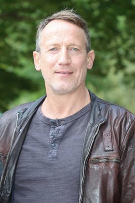 Fototermin am Set vom NDR-Tatort: Schwere See Wotan Wilke Möhring, Fototermin am Set vom NDR-Tatort: Schwere See, Falkensteiner Ufer Hamburg, 23.09.2026 Copyright: xEventpressxBecherx