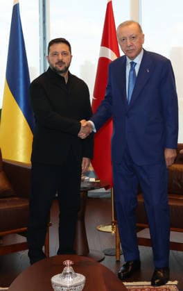 Turkish President Erdogan - Ukrainian President Zelenskiy meeting in New York NEW YORK, UNITED STATES - SEPTEMBER 23: (----EDITORIAL USE ONLY - MANDATORY CREDIT - TURKISH PRESIDENCY MURAT CETINMUHURDAR HANDOUT - NO MARKETING NO ADVERTISING CAMPAIGNS - DISTRIBUTED AS A SERVICE TO CLIENTS----) Turkish President Recep Tayyip Erdogan (R) meets Ukrainian President Volodymyr Zelenskiy (L) at the Turkevi Center, on the sidelines of the 81st session of the United Nations General Assembly, in New York, United States, on September 23, 2026. TUR Presidency Murat Cetinmuhurdar Anadolu New York United States. Editorial use only. Please get in touch for any other usage.  Copyright: x2026xAnadoluxTURxPresidencyx MuratxCetinmuhurdarx