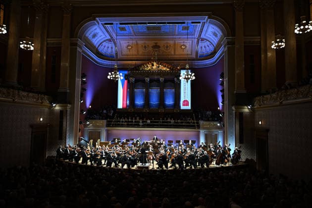 The closing concert of the Dvorak Prague International Music Festival, on September 23, 2026, Prague, Czech Republic. American violinist Gil Shaham performed with the Czech Philharmonic, conducted by a Hong Kong based conductor Elim Chan. (CTKxPhoto KaterinaxSulova) CTKPhotoP2026092309662  CTKPhotoP2026092309662