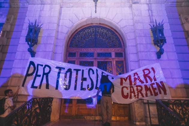 September 23, 2026, Barcelona, Catalonia, Spain: September 23, 2026, Barcelona, Spain: A banner reading Per totes les Maricarmen (For all the Maricarmens) hangs on the gate of the Government Delegation building. Hundreds of people gathered in front of the Spanish Government Delegation in Catalonia, on Mallorca Street in Barcelona, at a protest against evictions called by tenants and housing unions, including the Sindicat de Llogateres, the Barcelona Tenants Union. The protest followed the eviction that morning in Madrid of MARICARMEN, an 87-year-old woman forced out of the rented flat where she had lived for seventy years, and the death of OLGA, a woman from L Hospitalet de Llobregat who took her own life after being evicted. The unio - ZUMAs392 20260923_zip_s392_014 Copyright: xFabianxSuspensivox