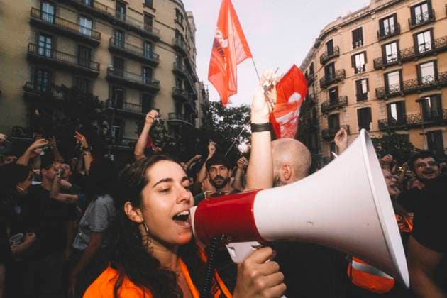 September 23, 2026, Barcelona, Catalonia, Spain: September 23, 2026, Barcelona, Spain: A member of the Sindicat de Llogateres leads chants through a megaphone. Hundreds of people gathered in front of the Spanish Government Delegation in Catalonia, on Mallorca Street in Barcelona, at a protest against evictions called by tenants and housing unions, including the Sindicat de Llogateres, the Barcelona Tenants Union. The protest followed the eviction that morning in Madrid of MARICARMEN, an 87-year-old woman forced out of the rented flat where she had lived for seventy years, and the death of OLGA, a woman from L Hospitalet de Llobregat who took her own life after being evicted. The unions warned that they will call a general strike if the Sp - ZUMAs392 20260923_zip_s392_015 Copyright: xFabianxSuspensivox
