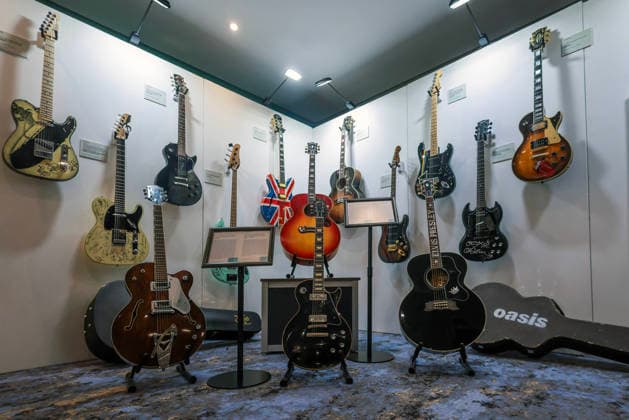 . 23 09 2026. London, United Kingdom. Grand Piano Played By Freddie Mercury up for Auction. Landmark Grand Piano Played Extensively By Freddie Mercury, Recording Mic & Handwritten Lyrics Up For Sale In Â£3 Million Music Auction. The Reinhold Mack Collection, an extraordinary 82-lot archive, offered directly by Mack: the legendary Queen producer and his son, Freddie, Mercury s godson. Spanning their landmark work together at Musicland Studios, the collection features handwritten lyrics, recording equipment and other personal memorabilia that document one of the most important creative partnerships in rock history. At the heart of the collection is the Yamaha C3 Grand Piano from Munich s legendary Musicland Studios, where it was played ex  xMartynxWheatleyx xi-Imagesx IIM-27025-0014