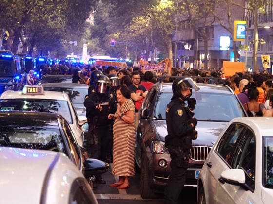 September 23, 2026, Lima, Lima, Peru: MADRID, SPAIN - SEPTEMBER 23: Hundreds of people protested outside the so-called Ayuso s penthouse following the eviction of Maricarmen, an 87-year-old woman, after her removal from her home. Demonstrators condemned the eviction, blocking traffic in the streets of Madrid. Lima Peru - ZUMAh199 20260923_zip_h199_014 Copyright: xAaronxHerediax