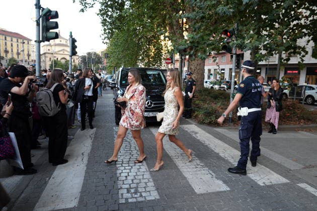 IPA88882464 - Milan, September 23, 2026: People, influencers, photographers, and onlookers at the Etro fashion show in Piazza Lina Bo Bardi during Milan Fashion Week  Copyright: xDuilioxPiaggesix xDuilioxPiaggesix IPA88882464