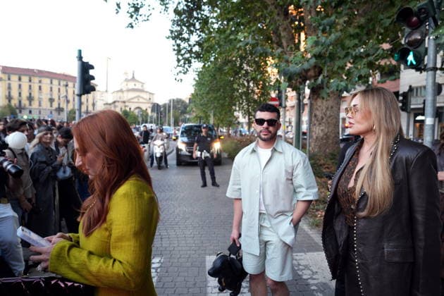 IPA88882561 - Milan, September 23, 2026: People, influencers, photographers, and onlookers at the Etro fashion show in Piazza Lina Bo Bardi during Milan Fashion Week  Copyright: xDuilioxPiaggesix xDuilioxPiaggesix IPA88882561