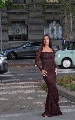 IPA88882601 - Milan, September 23, 2026: People, influencers, photographers, and onlookers at the Etro fashion show in Piazza Lina Bo Bardi during Milan Fashion Week  Copyright: xDuilioxPiaggesix xDuilioxPiaggesix IPA88882601