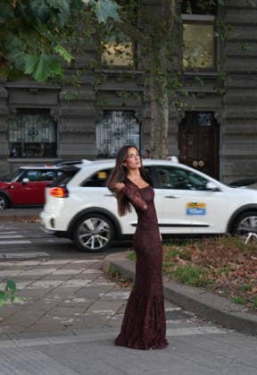 IPA88882581 - Milan, September 23, 2026: People, influencers, photographers, and onlookers at the Etro fashion show in Piazza Lina Bo Bardi during Milan Fashion Week  Copyright: xDuilioxPiaggesix xDuilioxPiaggesix IPA88882581
