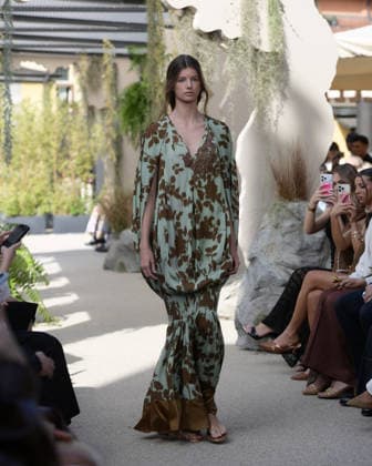 September 23, 2026, Milan, Lombardy, Italy: Models present the SARAWONG Spring Summer 2027 collection during Milan Fashion Week in Milan Italy on September 23 2026. The new collection was unveiled at 10 Corso Como during the official Milan Fashion Week Spring Summer 2027 calendar. Milan Italy  - ZUMAp285 20260923_zep_p285_040 Copyright: xGennaroxPiscopox