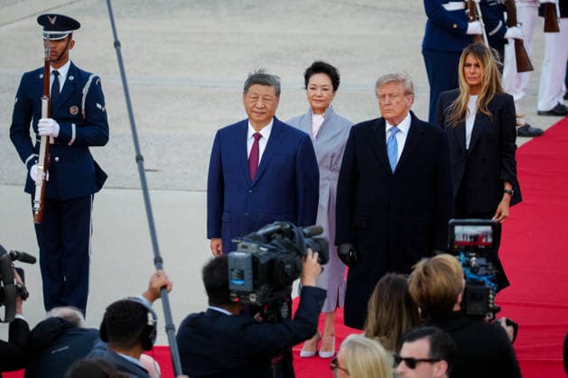Xi Jinping, China s president, from left, Peng Liyuan, China s first lady, US President Donald Trump, and First Lady Melania Trump during an arrival ceremony at Joint Base Andrews, Maryland on Wednesday, Sept. 23, 2026. President Trump is hosting President Xi for a three-day state visit to Washington, DC where the leaders are expected to discuss trade practices, artificial intelligence and tariffs. WASP20260923131 ALxDRAGO