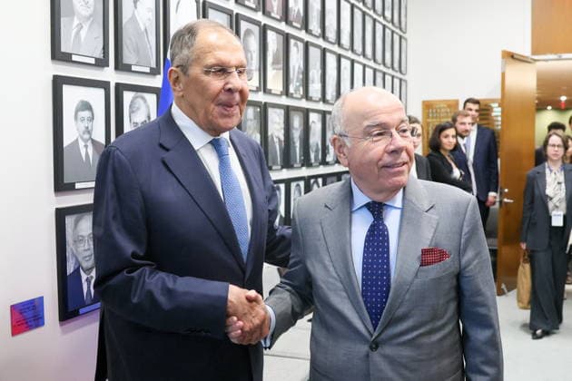 USA, NEW YORK CITY - SEPTEMBER 23, 2026: Sergei Lavrov (L), Russia s Foreign Minister, and his counterpart Mauro Vieira of Brazil shake hands during a meeting on the sidelines of the 2026 High-level Week during the 81st session of the UN General Assembly. Alexander Shcherbak TASS  98214608