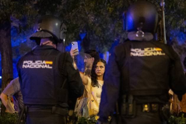 September 23, 2026, Madrid, Spain: A protester films a pair of police officers with her mobile phone..Following the confirmation of Maricarmen s eviction, thousands of people marched through central Madrid to denounce real estate speculation and demand the right to decent housing. Madrid Spain  - ZUMAs197 20260923_aaa_s197_136 Copyright: xDavidxCanalesx