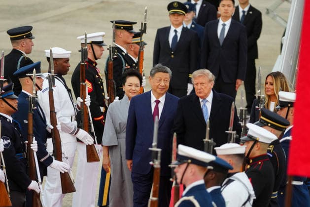 September 23, 2026, Camp Springs, Maryland, USA: Peng Liyuan, China s first lady, from left, Xi Jinping, China s president, US President Donald Trump, and First Lady Melania Trump during an arrival ceremony at Joint Base Andrews, Maryland, US, on Wednesday, Sept. 23, 2026. Xi Jinping and Donald Trump will sit down this week to hash out a plethora of thorny issues from trade to Taiwan. One thing both sides agree on: neither can afford to tap the brakes on AI Camp Springs USA - ZUMAs152 20260923_faa_s152_415 Copyright: xAlxDragox-xPoolxviaxCNPx
